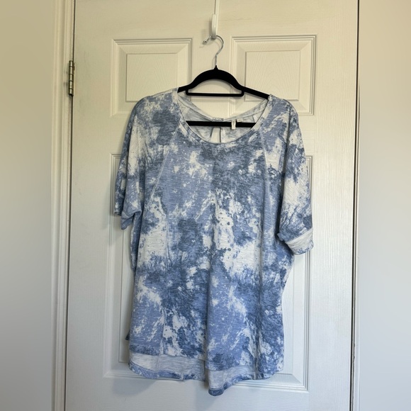 Active Tops - Blue Pattern Women’s Top